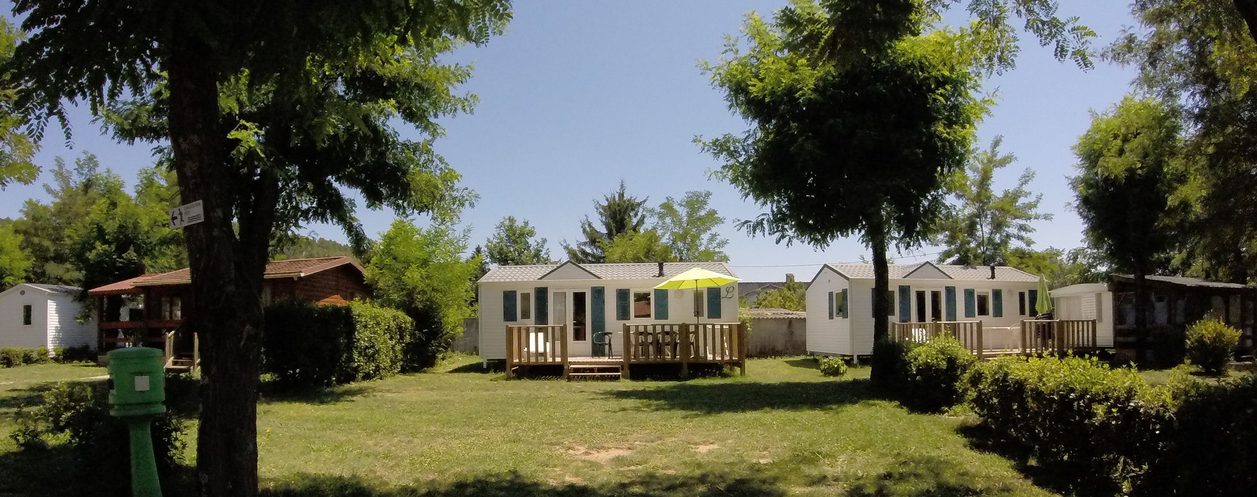 Mobil homes pour 6 personnes en camping 3 étoiles en Ardèche